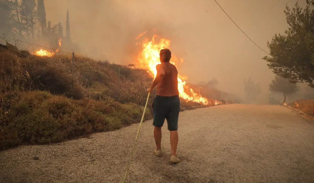 Φωτιά στην Πεντέλη: 34 τραυματίες έχουν διακομιστεί σε νοσοκομεία της Αττικής