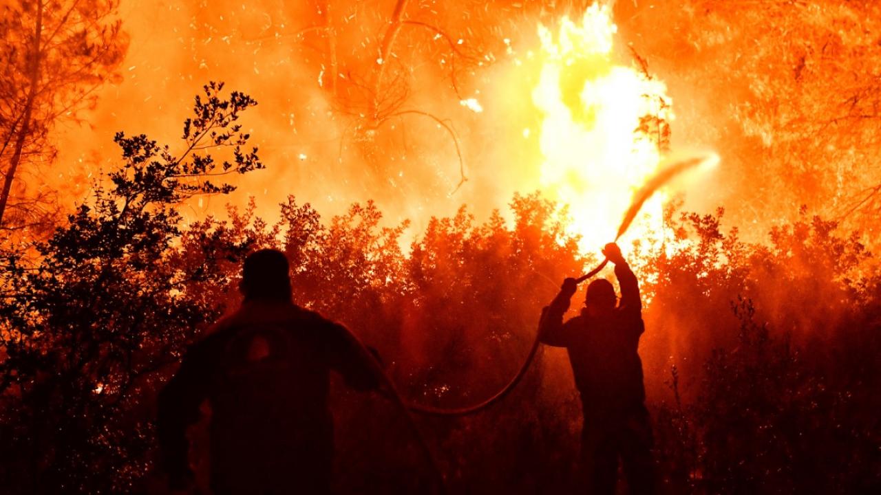 Πάλι καίγονται τα Γεράνεια: Τα δάση φεύγουν – Οι ανεμογεννήτριες έρχονται – Αγωνία για Αλεποχώρι