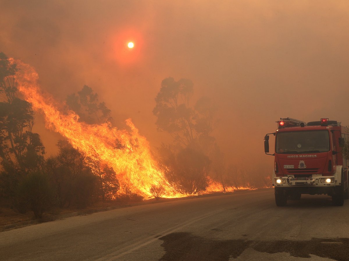 Φωτιά στην Πεντέλη: Νέο μήνυμα από το 112 – «Αποφεύγετε τη μετακίνηση στη Λ.Μαραθώνος»