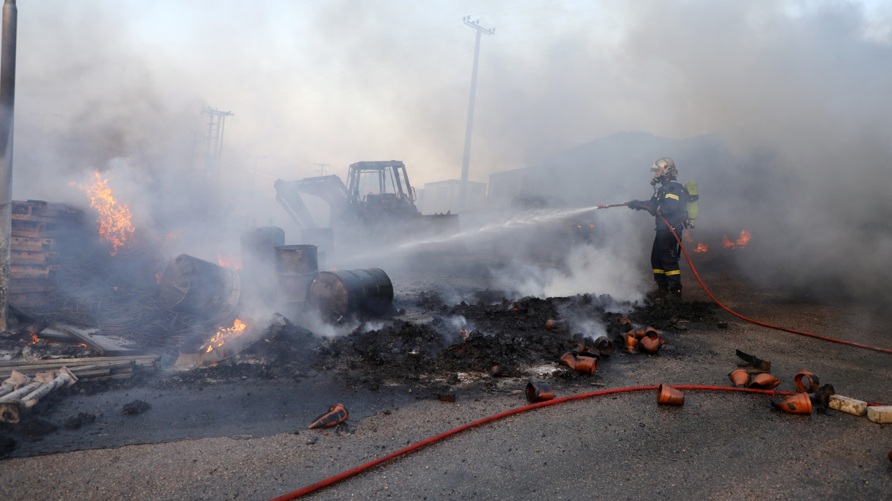 Μέχρι τα Κύθηρα και την Κρήτη έφτασε ο καπνός από τη φωτιά στην Πεντέλη (φώτο)