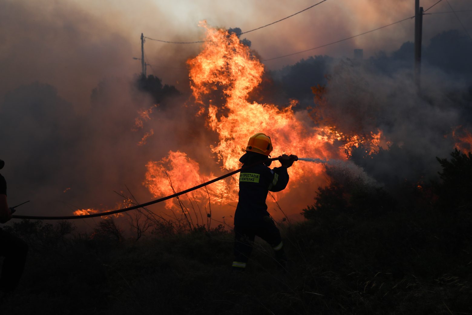 ΓΕΕΘΑ: Στη μάχη κατάσβεσης των πυρκαγιών οι Ένοπλες Δυνάμεις