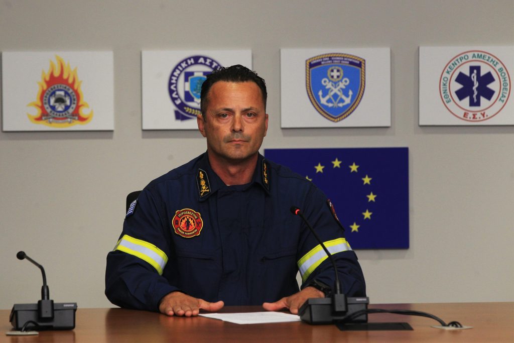 Εκπρόσωπος Πυροσβεστικής: «Έχουν πραγματοποιηθεί 600 απομακρύνσεις ατόμων – Απεστάλησαν 5 μηνύματα από το 112»