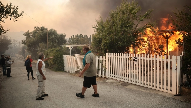 Κατερίνα Στεφανίδη: Εφιαλτικές στιγμές με την φωτιά στην Αττική – Καίγεται το σπίτι της στην Παλλήνη