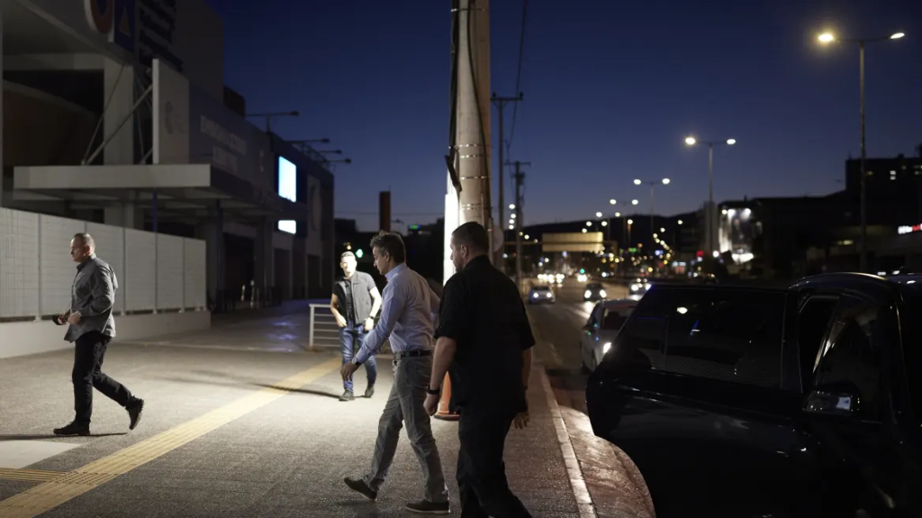 Στο Συντονιστικό Κέντρο Επιχειρήσεων της Πολιτικής Προστασίας ο Κυριάκος Μητσοτάκης (φώτο)