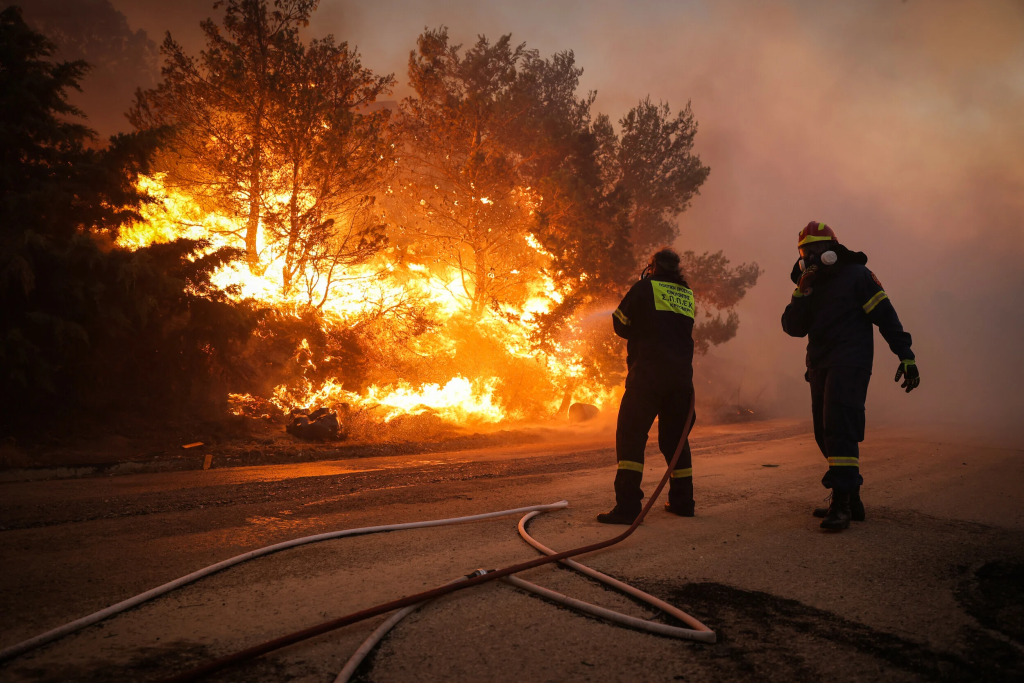Πρόεδρος της ένωσης υπαλλήλων πυροσβεστικού σώματος: «Θέλουμε ανθρώπους 30-40 ετών για να βοηθήσουν τους πυροσβέστες»