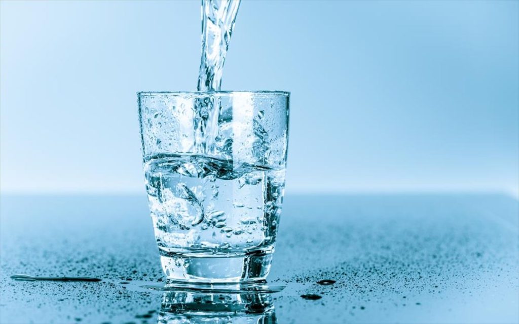 Με αυτούς τους τρεις τρόπους θα πίνετε περισσότερο νερό