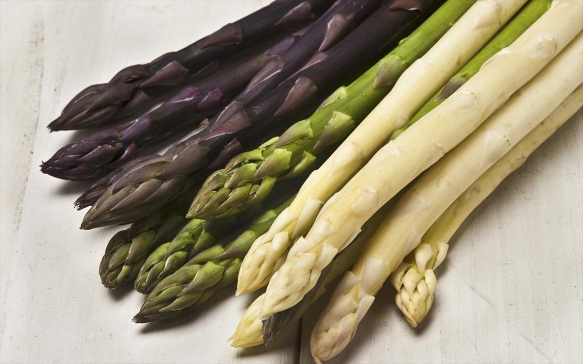 Αυτός είναι ο λόγος που δεν πρέπει να τρώμε σπαράγγια εν μέσω καύσωνα