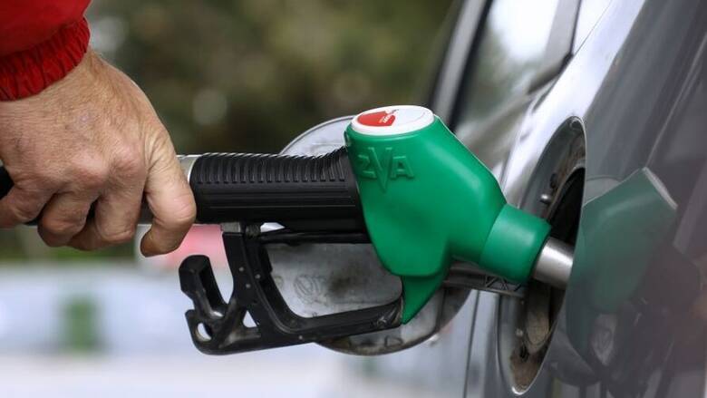 Fuel Pass: Πότε αρχίζουν οι αιτήσεις – Πότε θα γίνουν οι πληρωμές