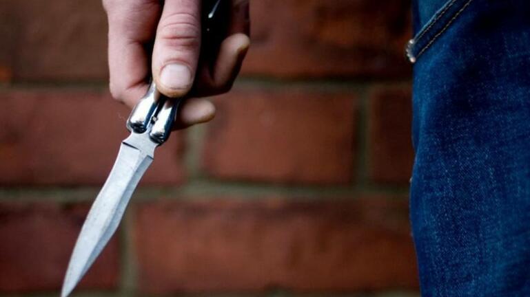 Σοκ στην Λάρισα: 17χρονος μαχαίρωσε τον πατέρα του ενώ κοιμόταν