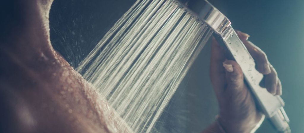 Ο τρόπος με τον οποίο πλένεις τις μασχάλες σου μπορεί να κάνει όλη τη διαφορά στο πόσο μυρίζεις