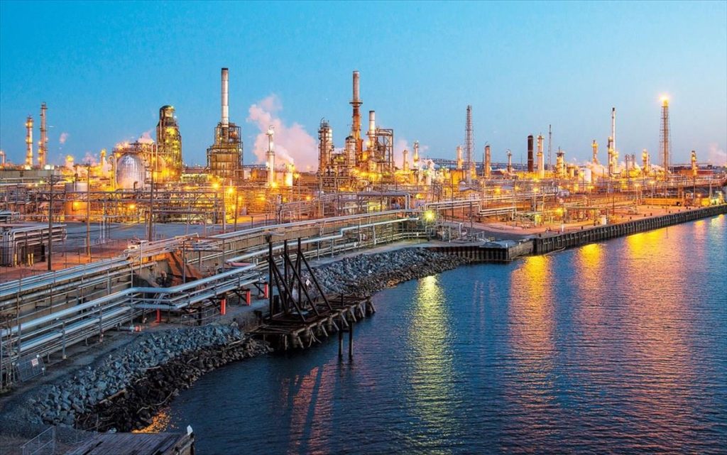 Η Ρωσία δεν θα εξάγει πετρέλαιο στις χώρες που θα βάλουν πλαφόν στην τιμή του