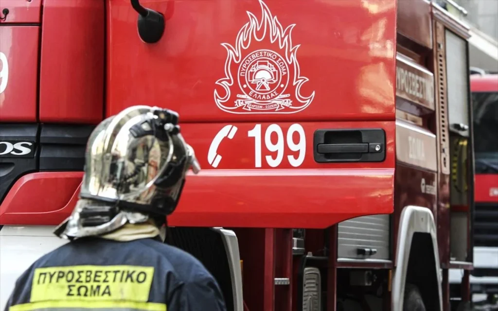 Θεσσαλονίκη: Φωτιά σε σπίτι στο Λαγκαδά – Έπεσε κεραυνός στη σκεπή