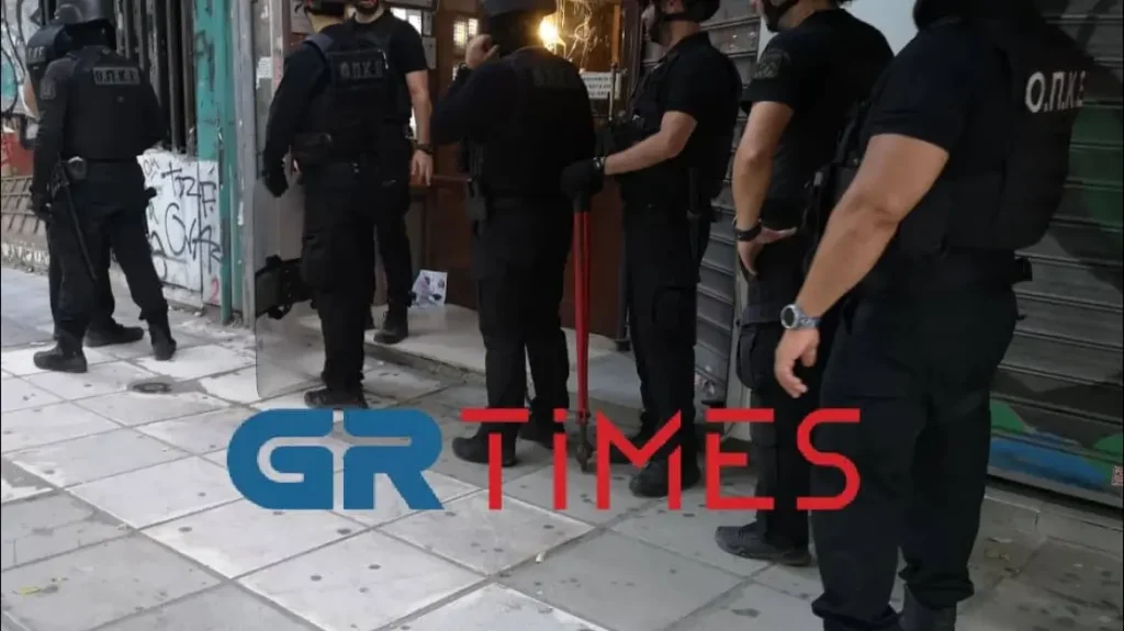 Θεσσαλονίκη: Αστυνομική επιχείρηση για την εκκένωση κατάληψης στην Εγνατία