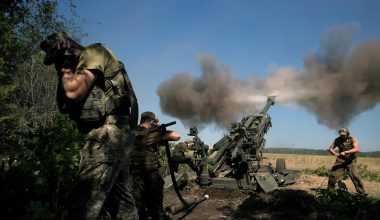 «Κατακεραυνώνει» την Ουκρανία η Διεθνής Αμνηστία: «Θέτει σε κίνδυνο τον άμαχο πληθυσμό – Βάζει όπλα σε κατοικίες»