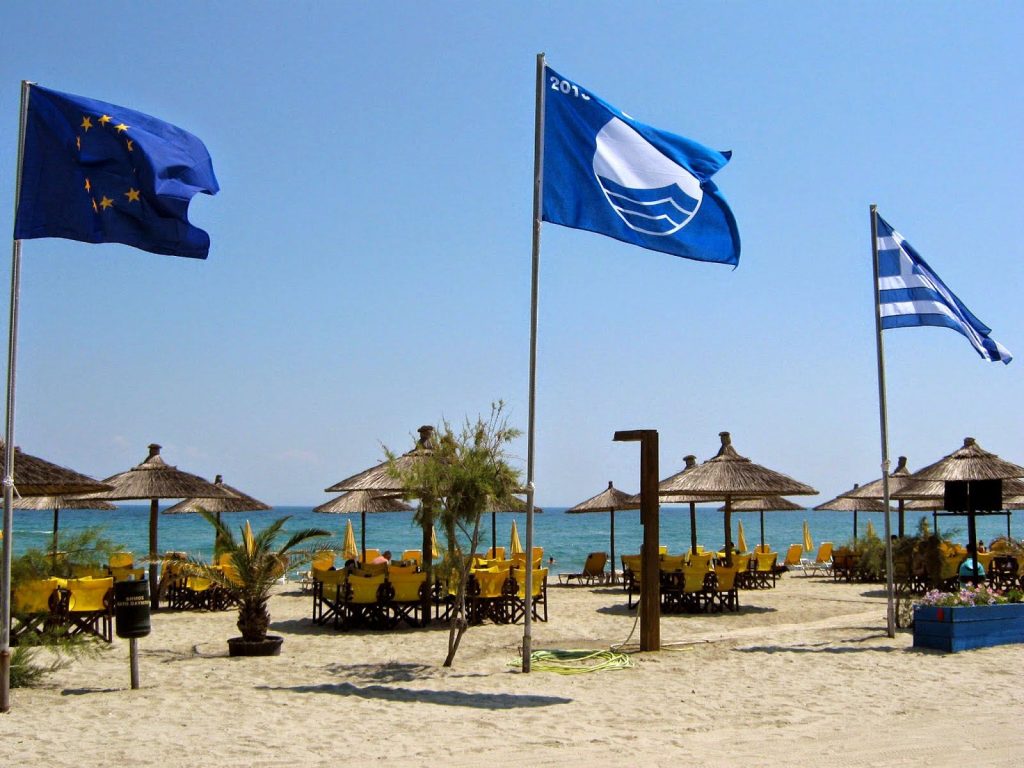 Γαλάζιες σημαίες: Αυτές είναι οι πιο καθαρές παραλίες της Αττικής για το 2022