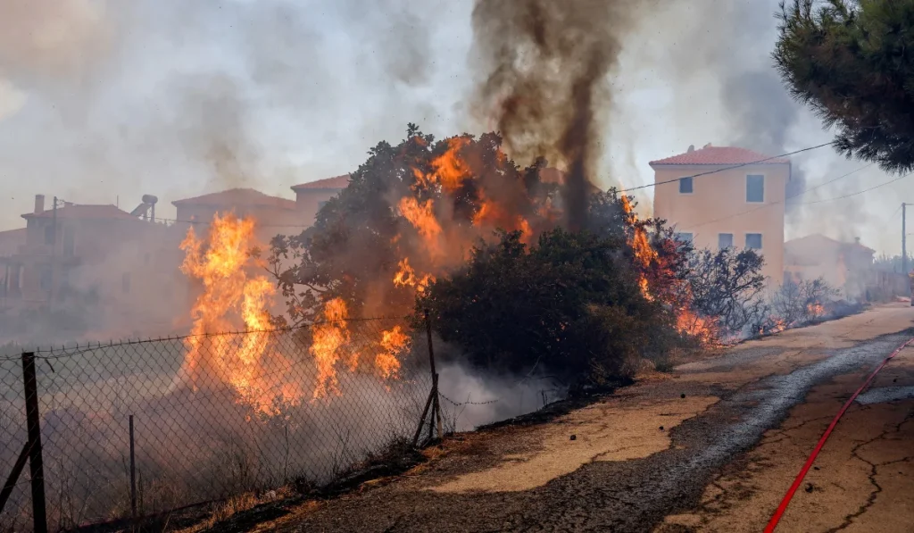 Υπό έλεγχο η φωτιά στα Κρέστενα