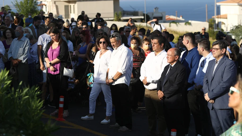 Μάτι: Ρίγη συγκίνησης στην τελετή μνήμης για τέσσερα χρόνια από τη φονική φωτιά