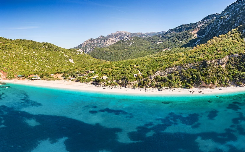 Εύβοια: Οι 3+1 παραλίες με τα γαλαζοπράσινα νερά που θα σας «μαγέψουν»
