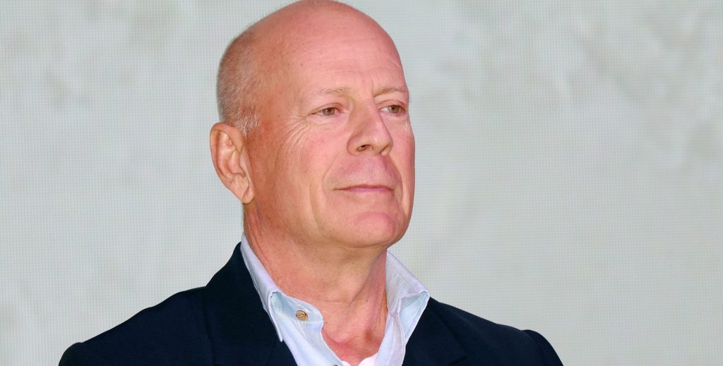 Μπρους Γουίλις: Ο ηθοποιός που πάσχει από αφασία χορεύει με την 10χρονη κόρη του (βίντεο)