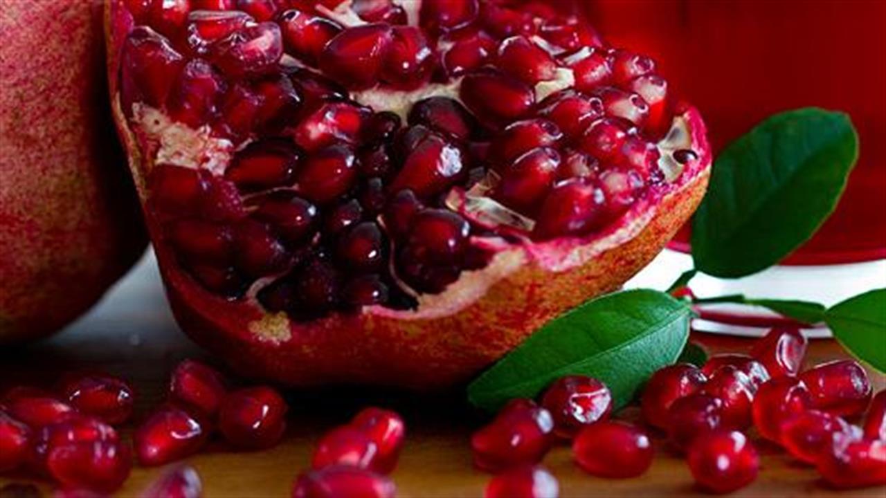 Το κόλπο για να καθαρίσετε ένα ρόδι σε λιγότερο από 10 δευτερόλεπτα (βίντεο)