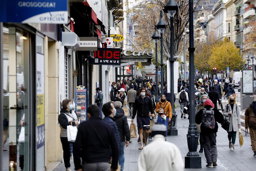 Γαλλία: «Εντολή» στα κλιματιζόμενα καταστήματα να κλείσουν τις πόρτες τους για οικονομία