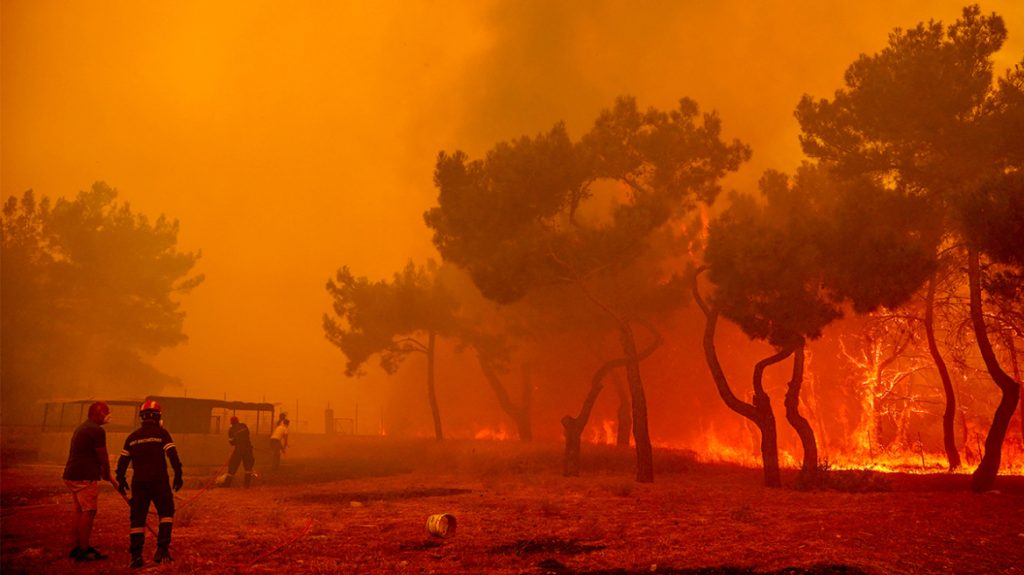 Καίγεται η Λέσβος: Εκκενώνεται ο Σταυρός μετά τη Βρίσα – Δεν μπόρεσαν να ελέγξουν την φωτιά – Μήνυμα από το 112 (upd)