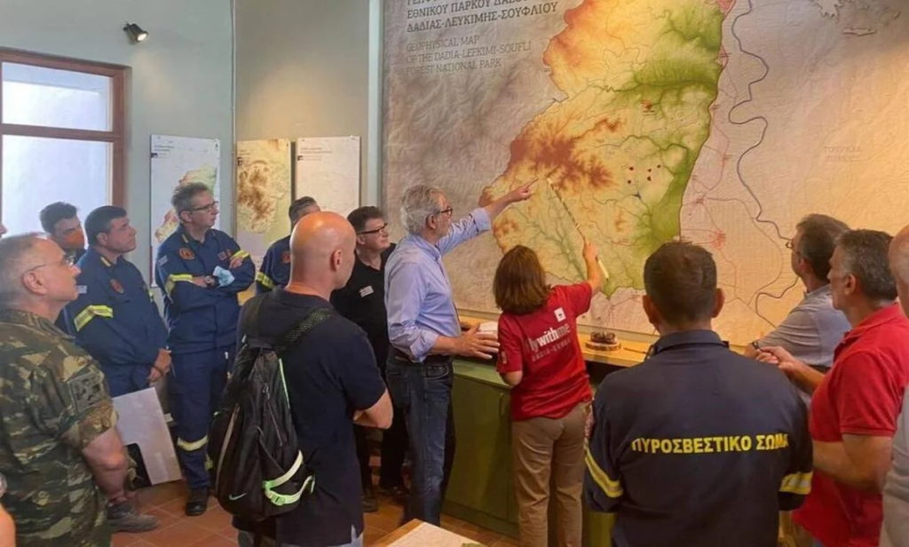 Δαδιά: Την 4η ημέρα των πυρκαγιών ο Χ.Στυλιανίδης πήγε για να πει ότι θα κάνει… αντιπυρικές ζώνες!