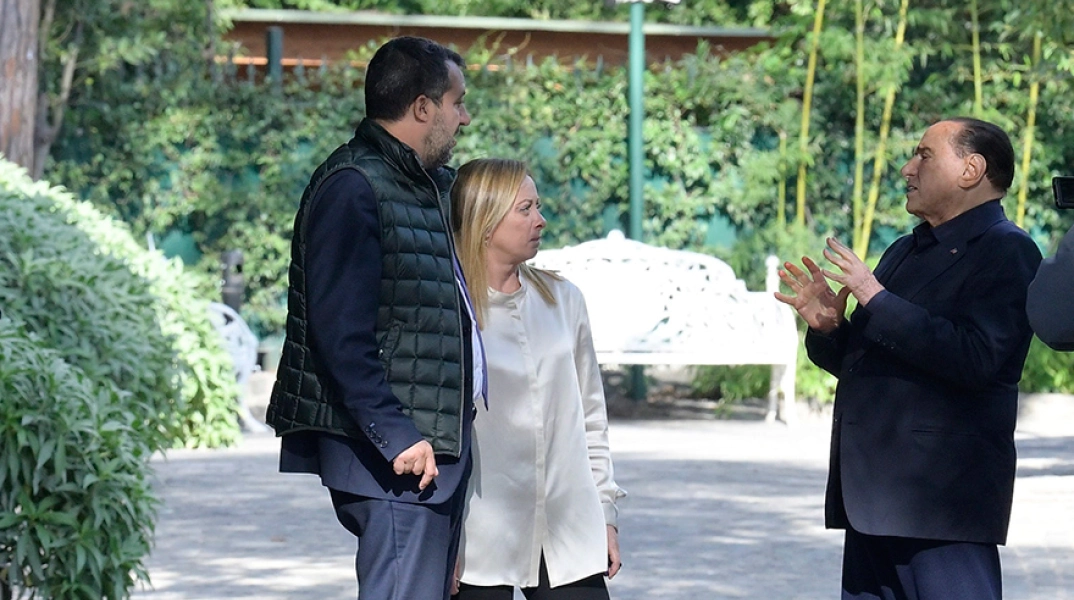 Μάριο Ντράγκι: «Μυστικός δείπνος» στη βίλα Σ.Μπερλουσκόνι που έβαλε την Ιταλία σε τροχιά πρόωρων εκλογών