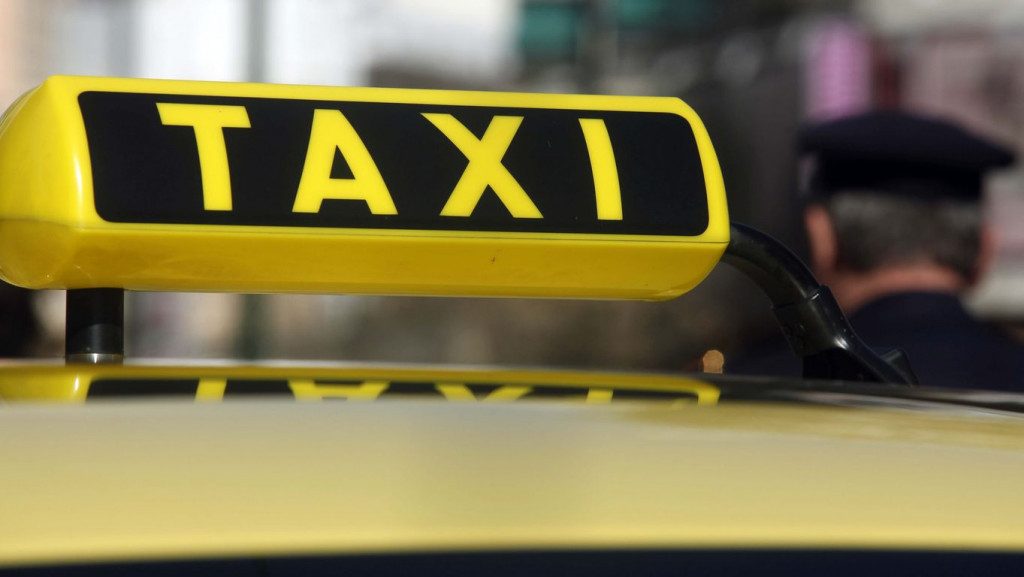 Θεσσαλονίκη: Στα χέρια της ΕΛ.ΑΣ. οδηγός ταξί που μετέφερε παράνομα αλλοδαπούς