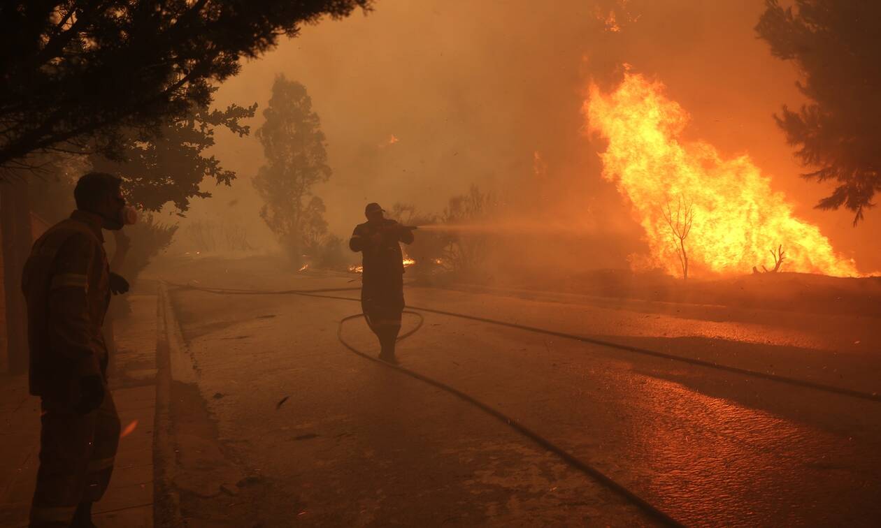 Φωτιά στην Πεντέλη – Οι δραματικοί διάλογοι: «Η φωτιά μας έχει περικυκλώσει – Αποχωρούμε γιατί θα πεθάνουμε»
