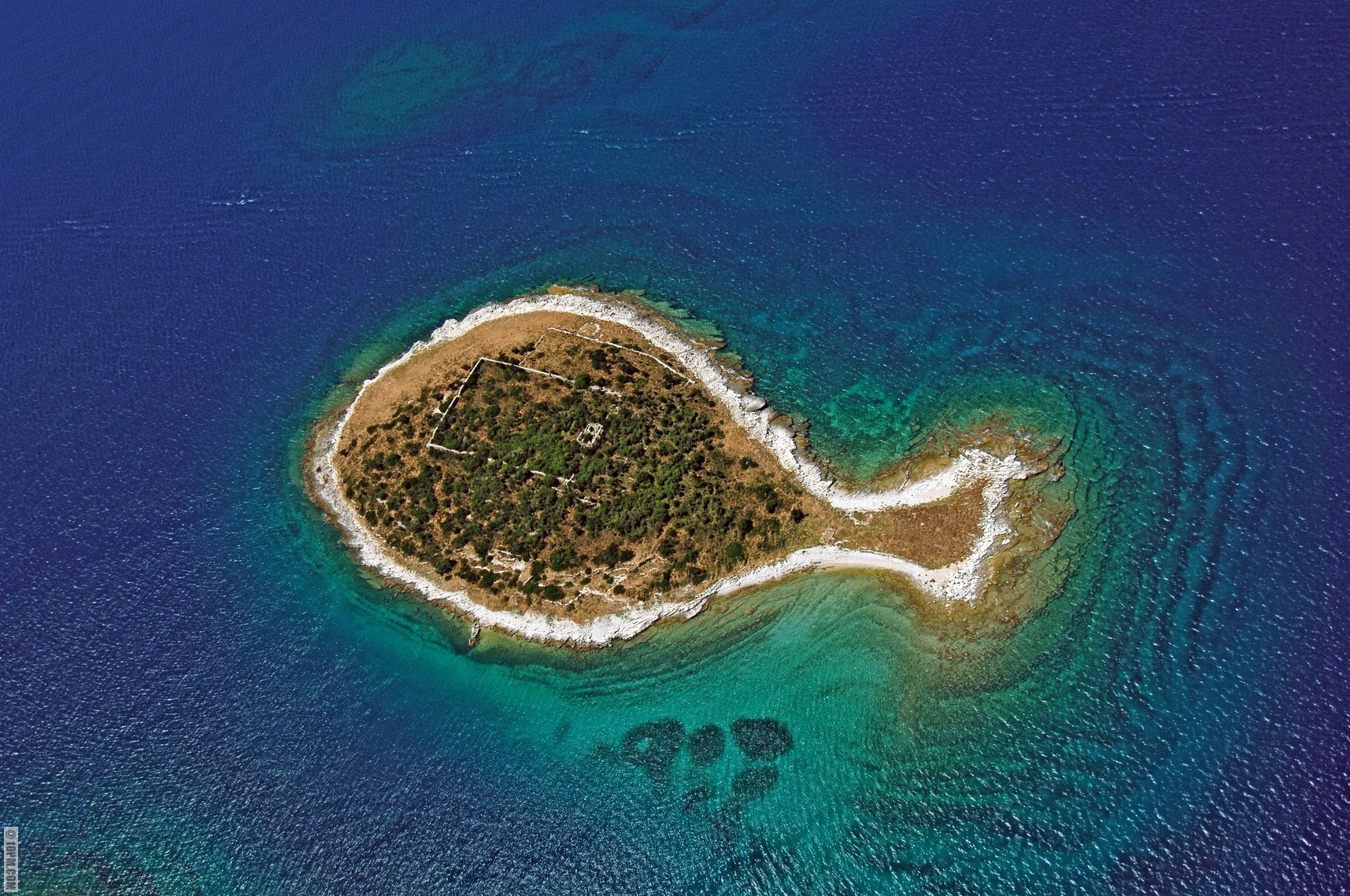 Νησιά με παράξενα σχήματα που θα σας εντυπωσιάσουν (φωτο)