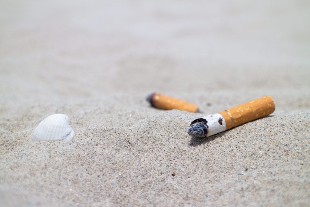 Η Βαρκελώνη απαγόρευσε το κάπνισμα στις παραλίες