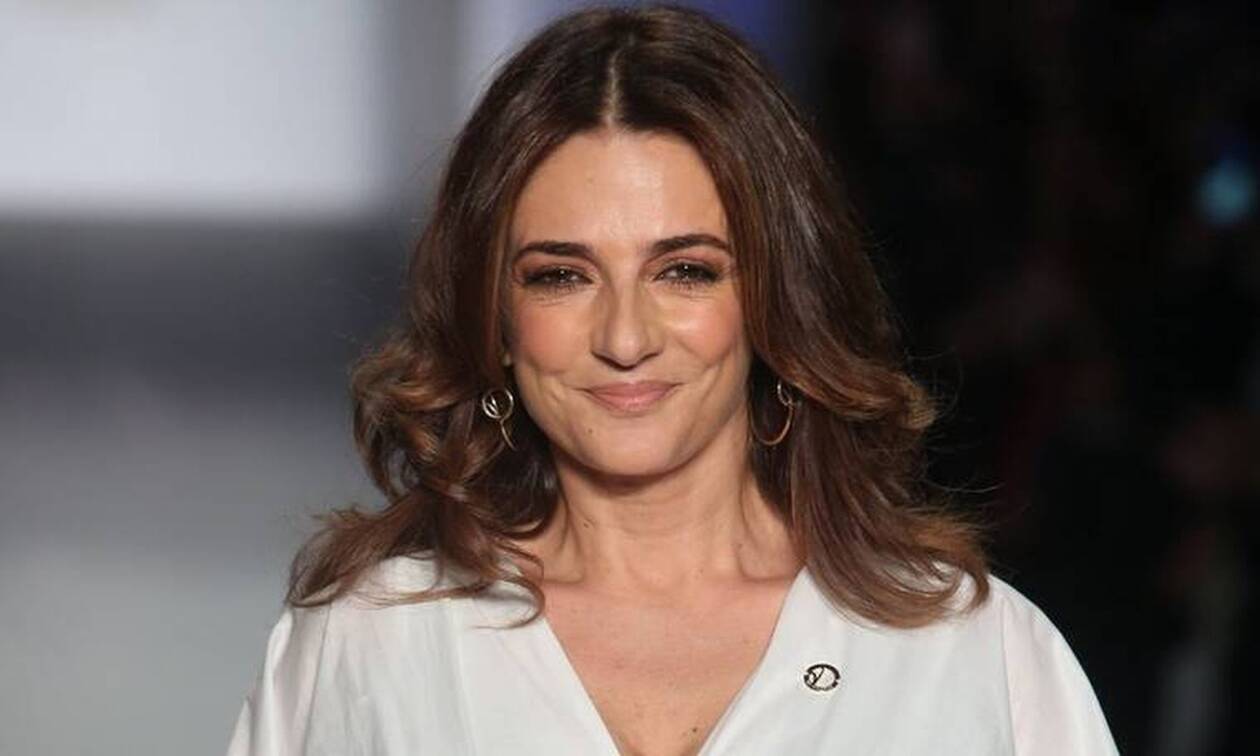 Το φόρεμα της Μαρίας Λεκάκη που «μαγνήτισε» τα βλέμματα σε θεατρική της έξοδο (φώτο)