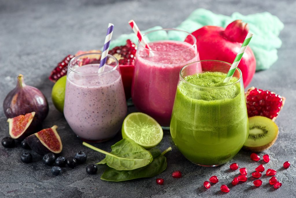Τέσσερις συνταγές για smoothies με κάτω από 190 θερμίδες που θα σας βοηθήσουν στο αδυνάτισμα