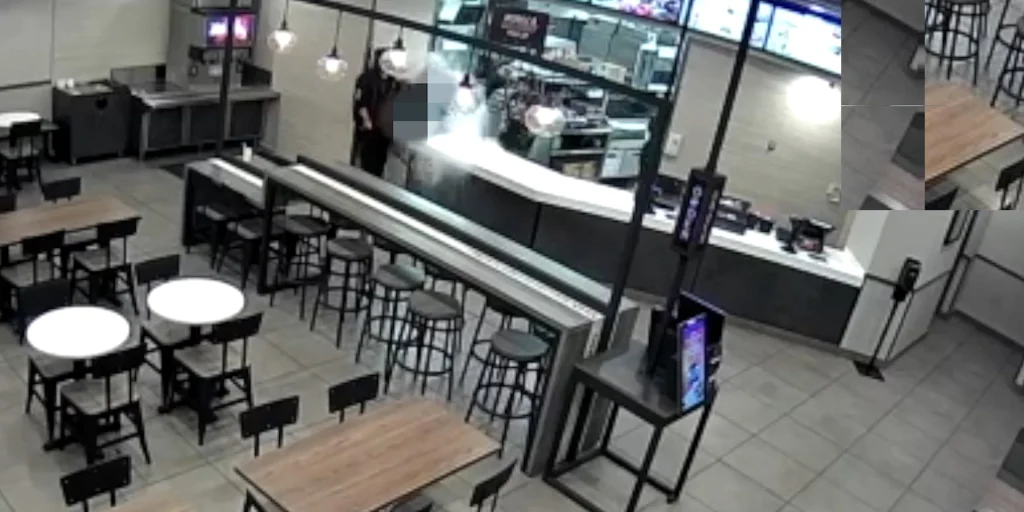 ΗΠΑ: Υπεύθυνος εστιατορίου πέταξε καυτό νερό σε πελάτισσες γιατί διαμαρτυρήθηκαν για λάθος παραγγελία (βίντεο)
