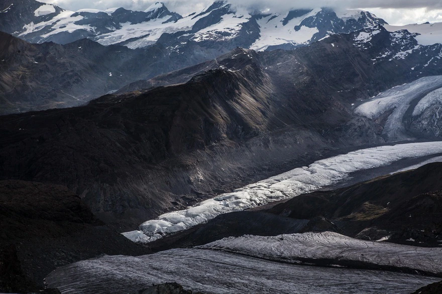 Κλιματική αλλαγή: Το λιώσιμο παγετώνα μετατοπίζει τα ιταλο-ελβετικά σύνορα!