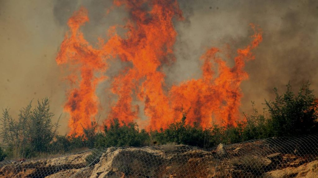 Κορινθία: Μεγάλη φωτιά ξέσπασε το απόγευμα της Τετάρτης στο Χαλκί