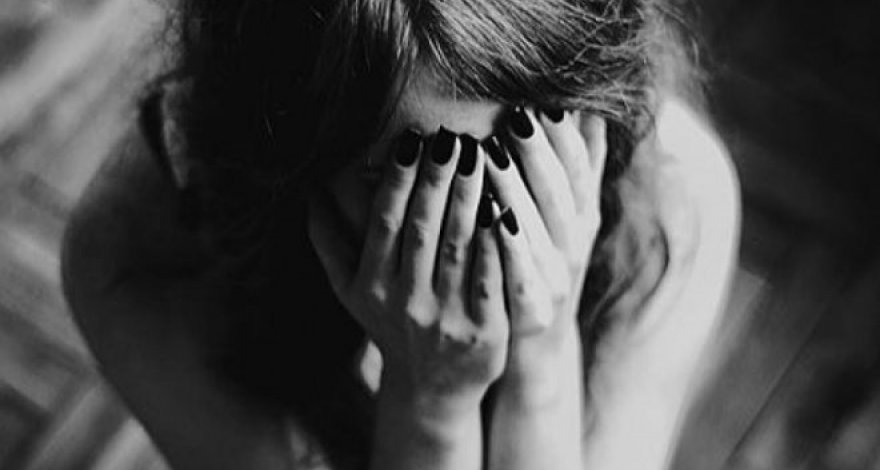 Εξάρχεια: Απόπειρα βιασμού καταγγέλλει 40χρονη δημοσιογράφος – «Μου είχε σηκώσει τη φούστα»