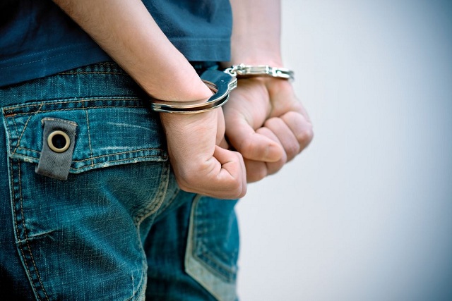 Πτολεμαΐδα: Συνελήφθη ανήλικος που έκλεβε πόρτες αλουμινίου