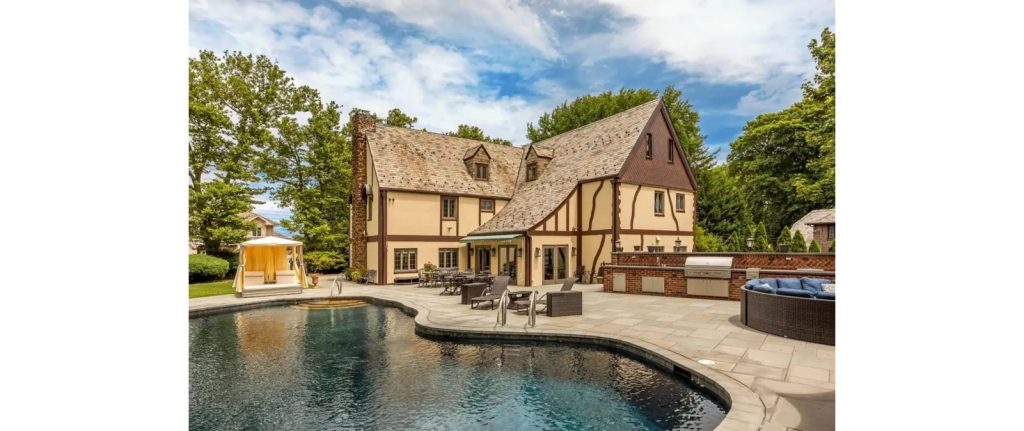 «The Godfather»: Διαθέσιμη μέσω Airbnb η θρυλική έπαυλη του Βίτο Κορλεόνε (βίντεο)