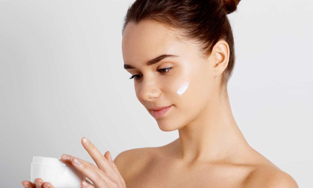 Σημάδια από ακμή: Αυτές είναι οι τρεις από τις πιο αποτελεσματικές βιταμίνες που θα σας βοηθήσουν