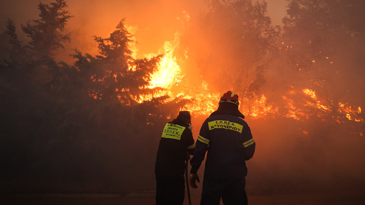 Φωτιές: Ποιες περιοχές είναι στο «κόκκινο» σήμερα – Συναγερμός για το επικίνδυνο «κοκτέιλ» ζέστης και βροχής