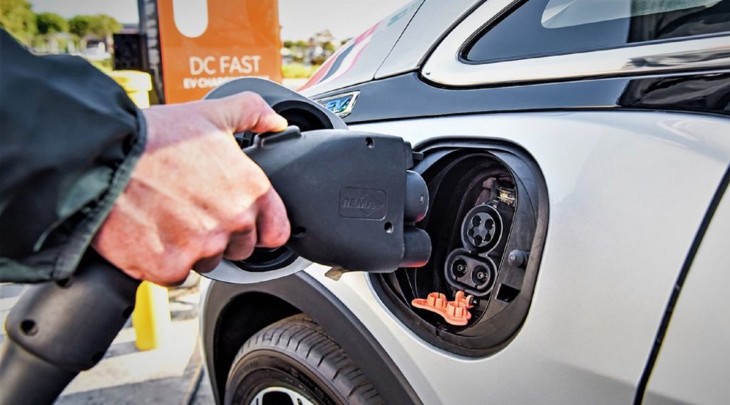 Κινούμαι Ηλεκτρικά 2: Από σήμερα οι αιτήσεις – Οι επιδοτήσεις για αυτοκίνητα και δίκυκλα