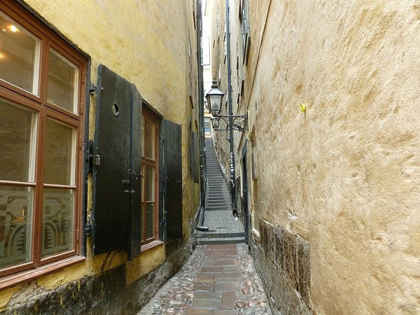 Με το ζόρι χωράς: Αυτοί είναι οι πιο στενοί δρόμοι στον κόσμο