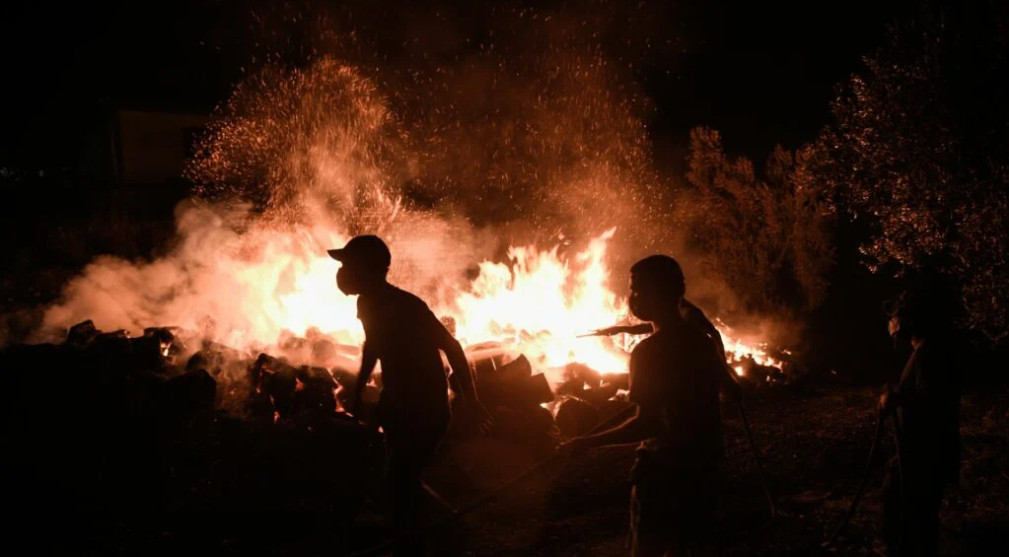 Κρήτη: Συναγερμός για πυρκαγιά στο Βραχάσι Λασιθίου κοντά στον οικισμό