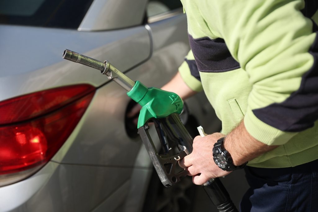 Βενζινοπώλες: «Το 20% των καυσίμων είναι νοθευμένο» – Τι να προσέξουν οι οδηγοί