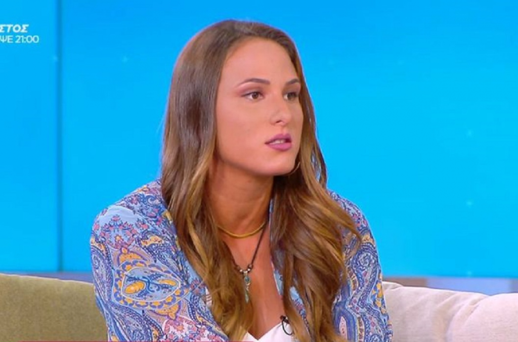 Ασημίνα Χατζηανδρέου: Η σύντροφος του Χρήστου Δάντη ποζάρει με μαγιό και «ζαλίζει» (φώτο)