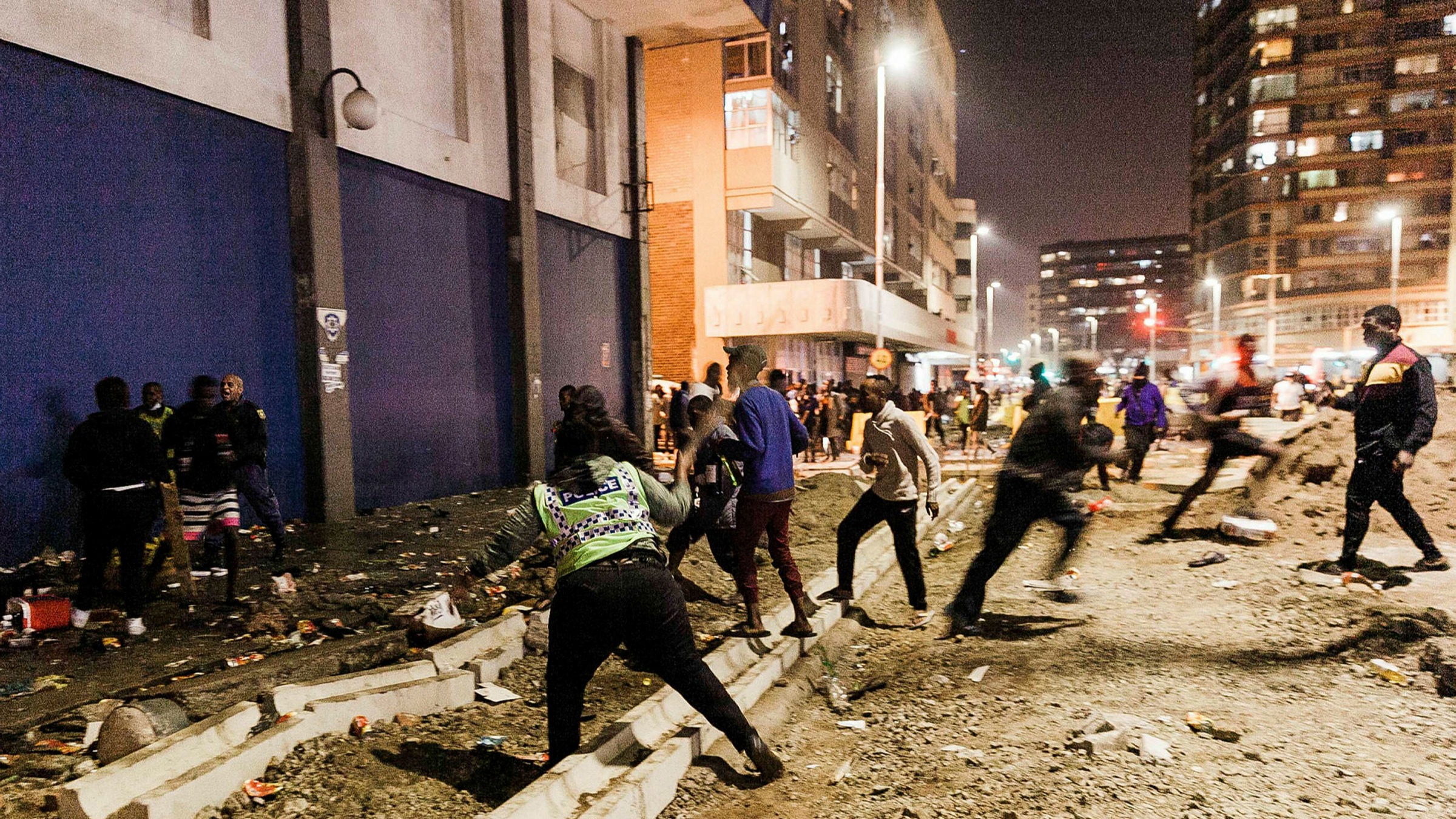 Το βίντεο κλιπ της φρίκης στη Νότια Αφρική: Συμμορία βίασε οκτώ μοντέλα που συμμετείχαν σε γύρισμα!