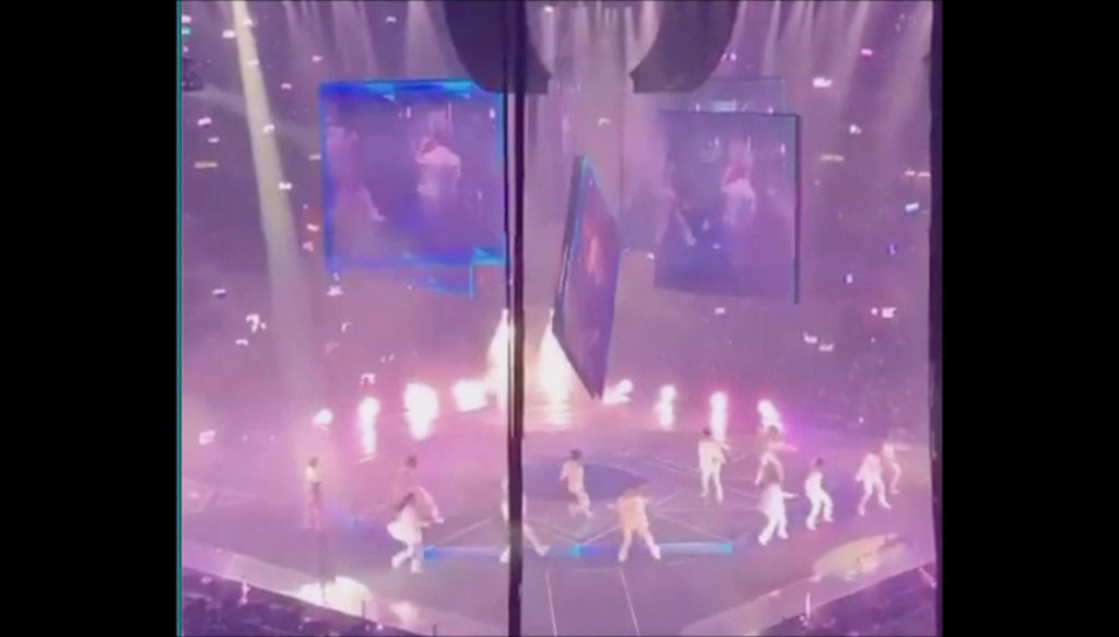 Χονγκ Κονγκ: Τρομακτικό ατύχημα σε συναυλία – Κατέρρευσε γιγαντοοθόνη στη σκηνή