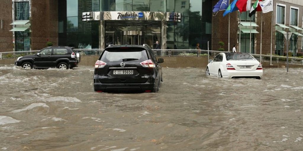 Ηνωμένα Αραβικά Εμιράτα: Τουλάχιστον επτά νεκροί από πλημμύρες (βίντεο)
